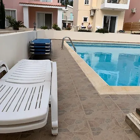 Limnos Gardens * Paphos