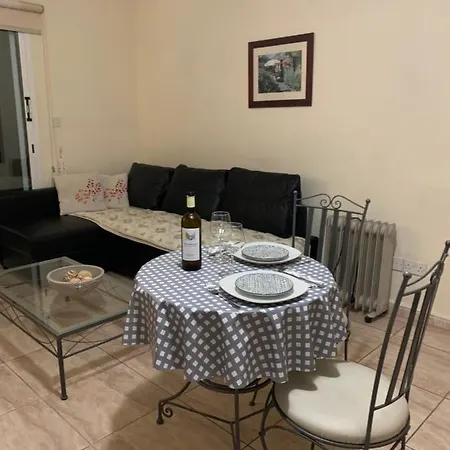 Limnos Gardens Apartamento *